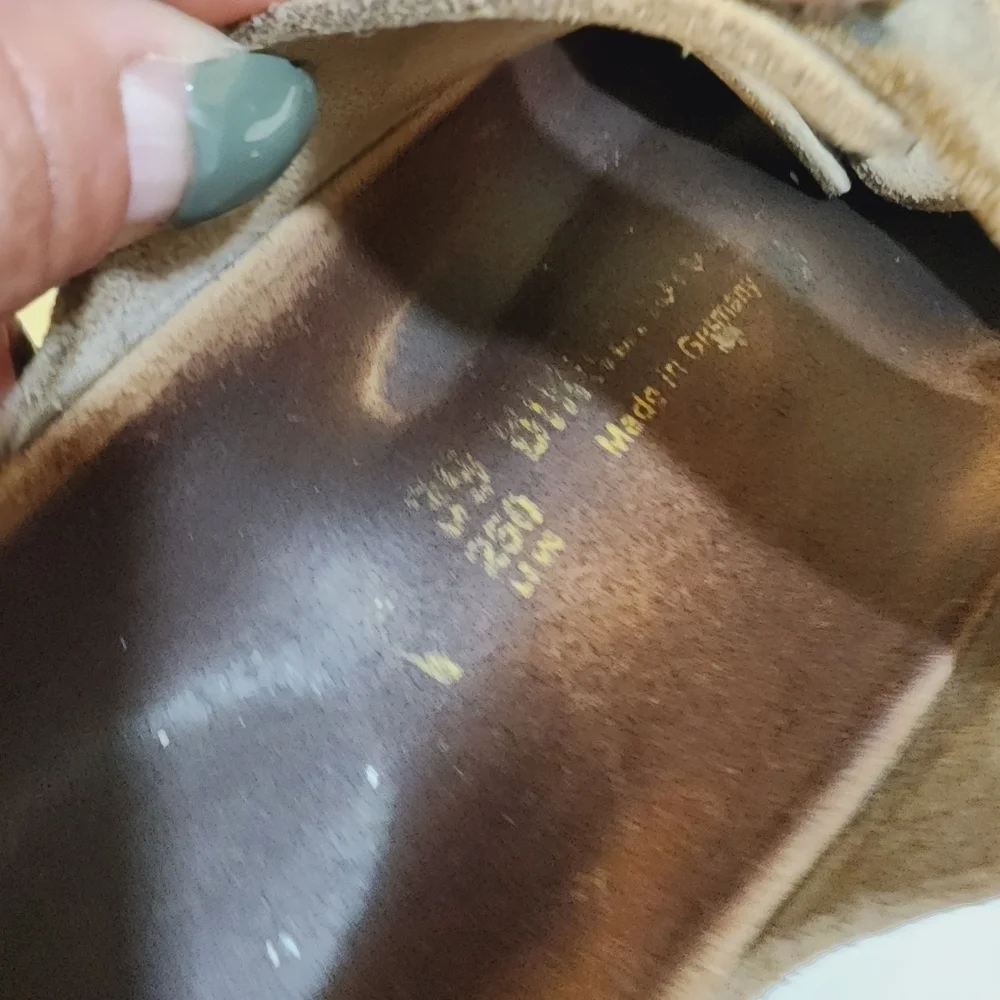 BIRKENSTOCK Cream Leather Sandals size 39
